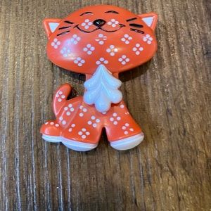 Avon vintage tabby cat fragrance pin